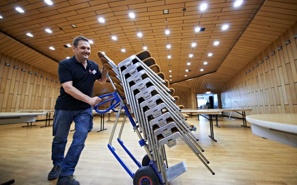 Kleiner Saal wird bestuhlt