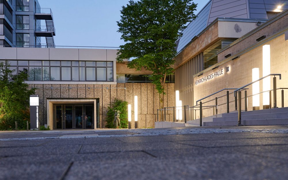 Heinrich-Lades-Halle von der Seite