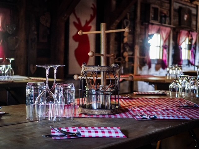Hütte Tisch 2